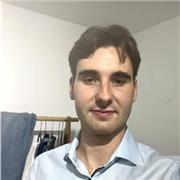 Profesor de los clases particulares de conversación para los estudiantes de primaria o universitarios